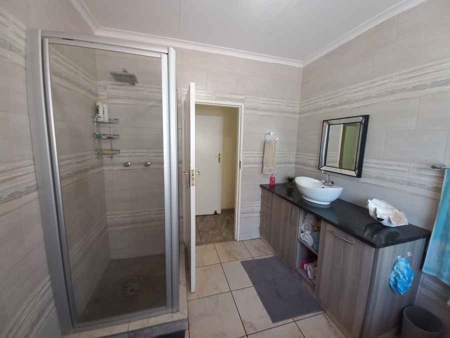 3 Bedroom Property for Sale in Safari Gardens North West